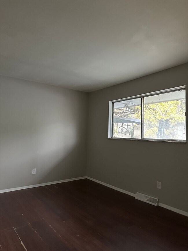 Building Photo - 919-921 Weyant Avenue