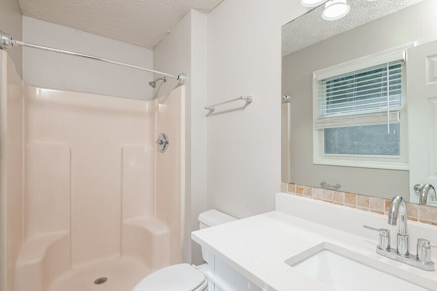 Building Photo - 2958 Quinbery Dr