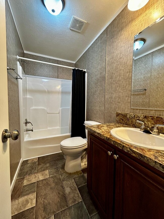 Building Photo - 3 Bedroom/2 bathroom home for rent