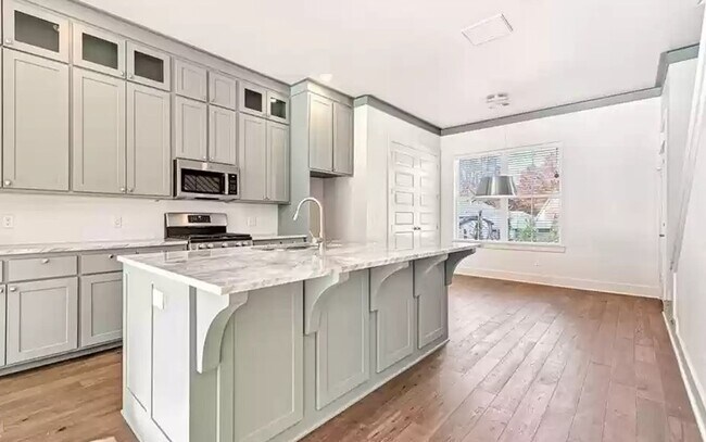 Building Photo - New construction in the heart of East Fayetteville!