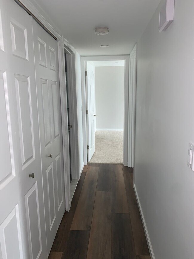 Building Photo - BEAUTIFUL 2 BED CONDO IN HEART OF LIVONIA
