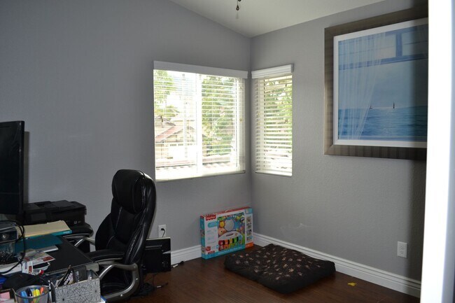 Building Photo - HOME WITH VIEW CORONA