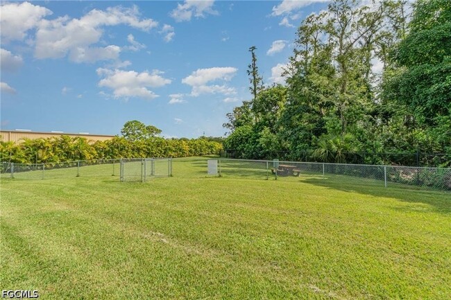 Building Photo - 3630 Pine Oak Cir