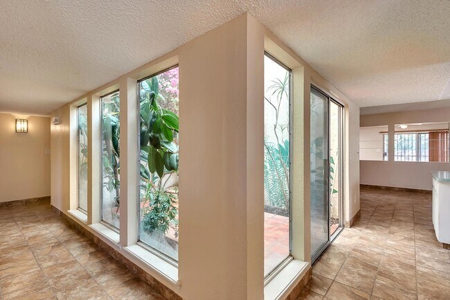 Building Photo - 301 Los Nietos Ct