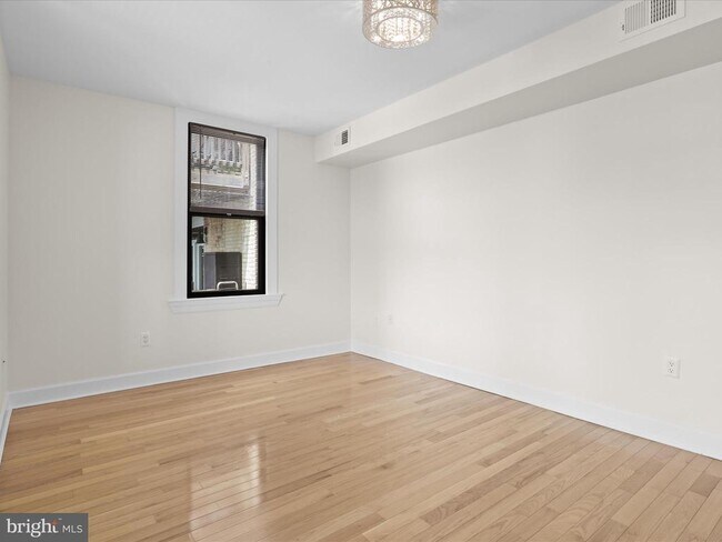 Building Photo - 1858 California St NW