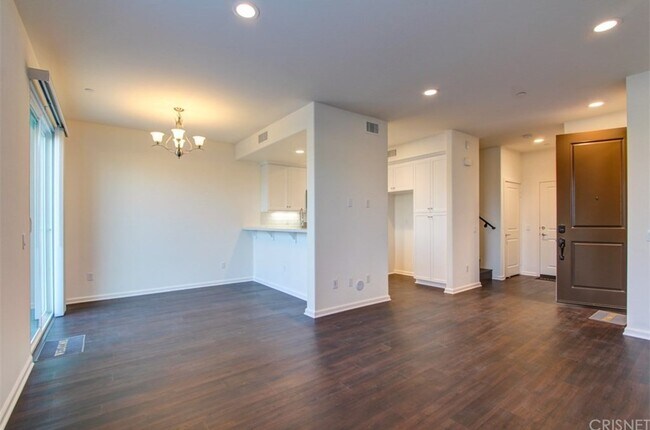 Building Photo - 14903 W Navarre Way