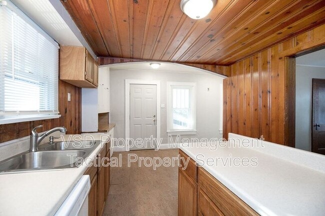 Building Photo - 2078-2018 18th St SW