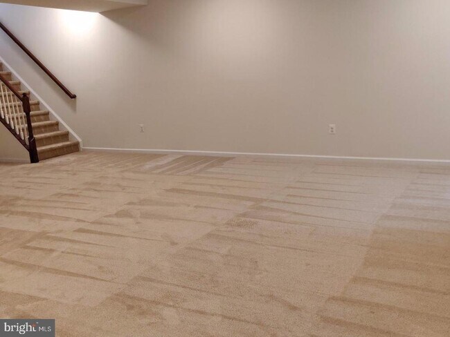 Building Photo - 42891 Edgegrove Heights Terrace