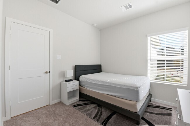 Building Photo - 16215 Globetrotter Ct