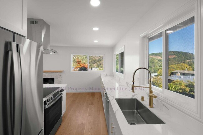Building Photo - SPECIAL 2 WEEKS FREE RENT! Sun Valley Triplex, Fully Renovated with Attention to detail