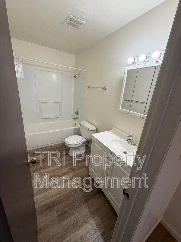 Building Photo - 732 37th Ave Ct