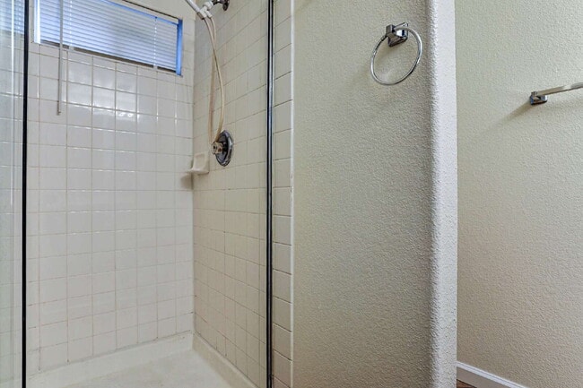 Building Photo - Spacious 1st floor condo in Henderson