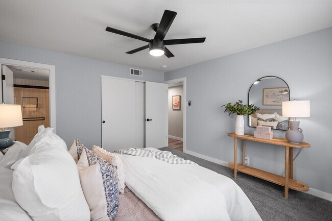 Building Photo - 621 Highland Park Dr