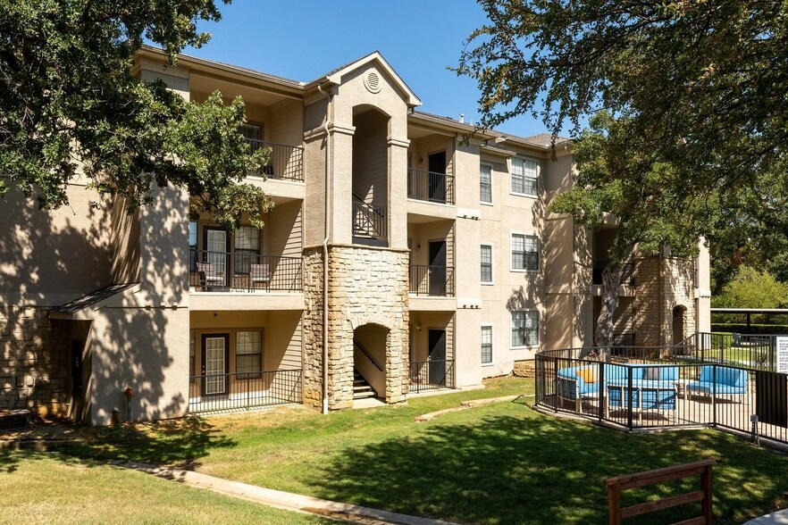 Building Photo - 165 Forestbrook Dr