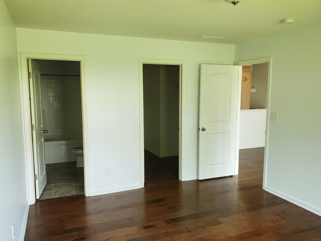 Building Photo - 413 Shade Tree Ct