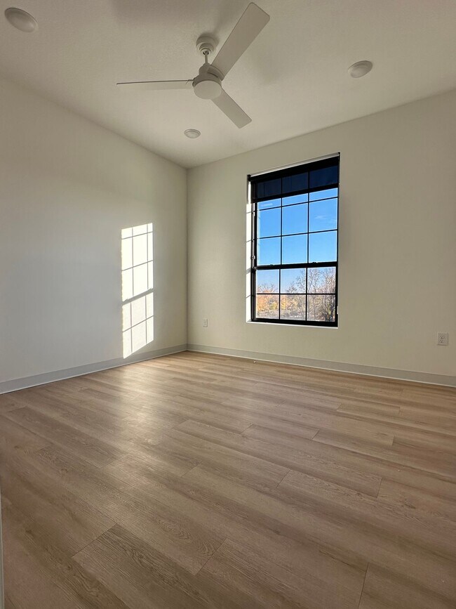 Building Photo - BRAND NEW - One Bedroom Loft With Open Windows