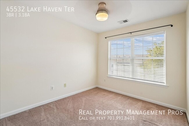 Building Photo - 45532 Lake Haven Terrace