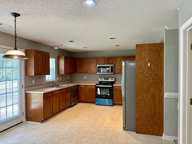 Building Photo - 5091 Ballantine Dr