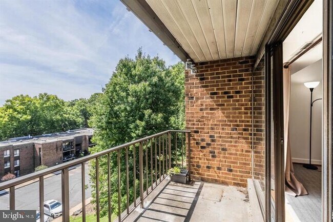 Building Photo - 4414 Island Pl