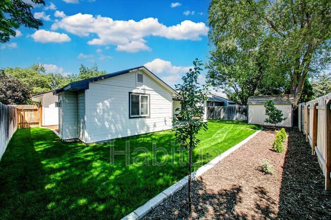 Building Photo - 9025 W Lorinda Dr