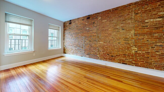 Building Photo - 313 N Charles St