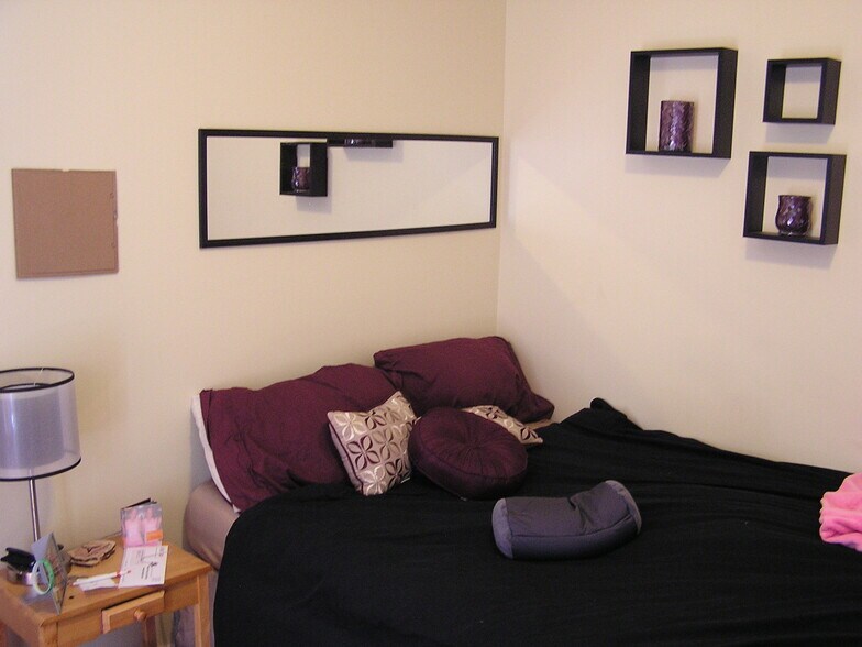 Building Photo - 425 Roosevelt Ave