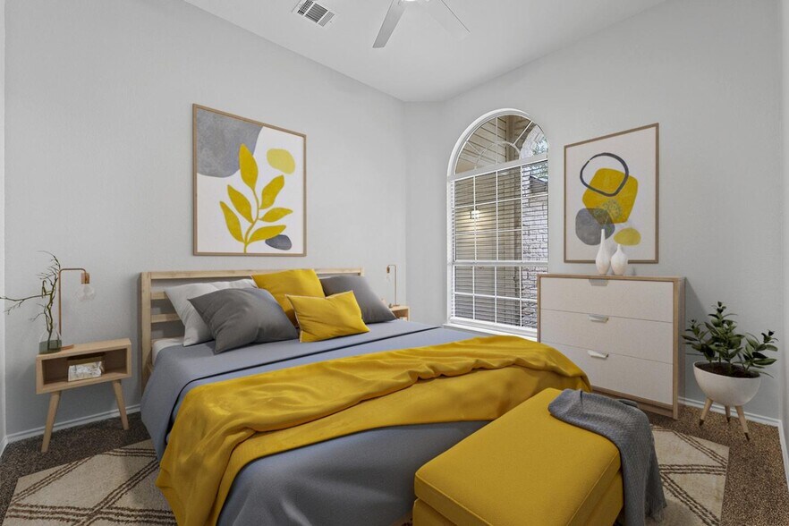 Building Photo - Spacious & comfy Willow Run home by Mills Pond