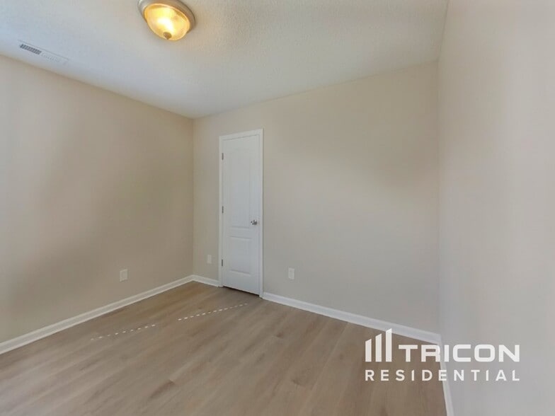 Building Photo - 2113 Sebastiani Dr