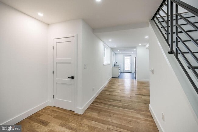 Building Photo - 2009 E Cumberland St