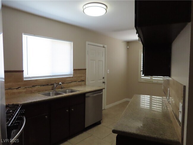 Building Photo - 5071 Orinda Ave