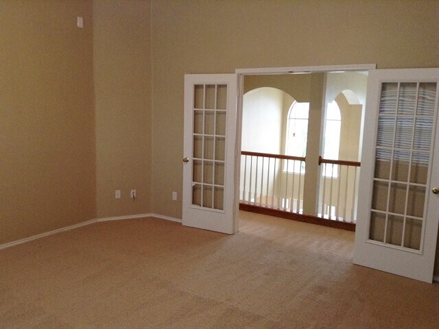 Building Photo - 1360 Calvert Dr