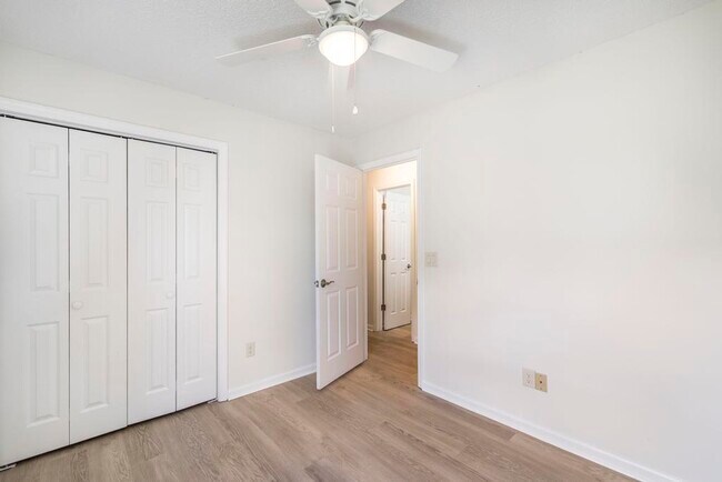 Building Photo - 103 Country Cove