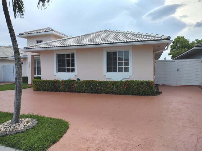 Building Photo - 894 NW 134th Pl