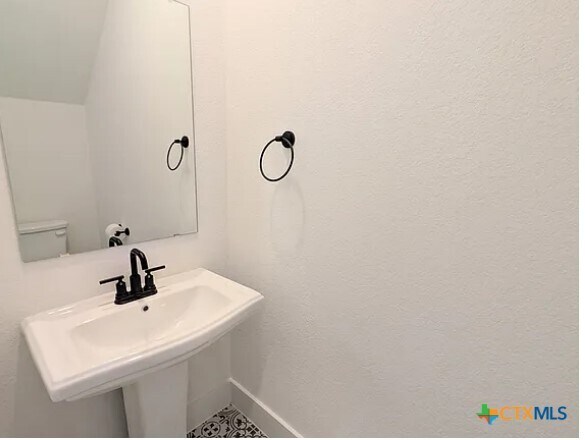 Building Photo - 1005 Easy Gruene