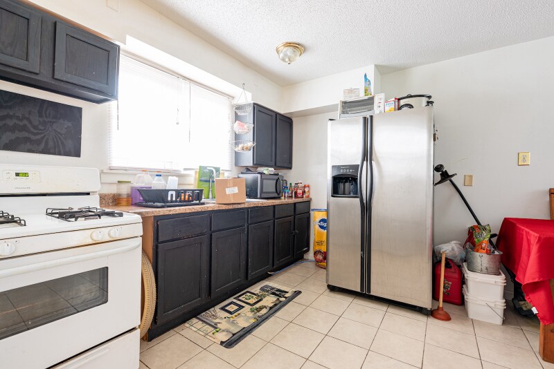 Building Photo - 2400 Annette St