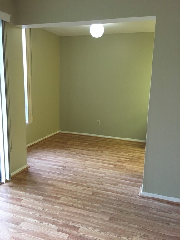 Building Photo - 46 Shrewsbury Green Dr