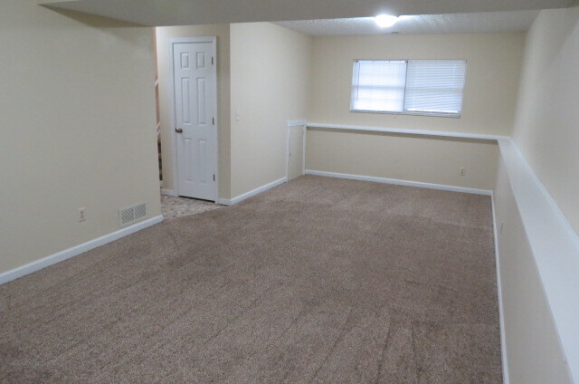 Building Photo - 35 Ashton Dr