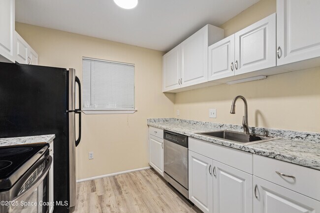 Building Photo - 225 S Tropical Trail