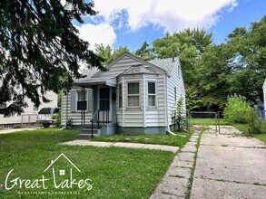 Building Photo - Stunning 3 Bedroom 1 Bathroom now availabl...