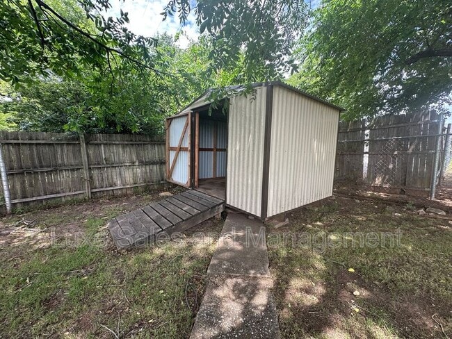 Building Photo - 3228 S Clegern St