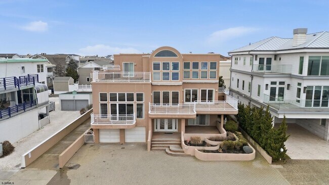 Building Photo - 119 S 11th Ave