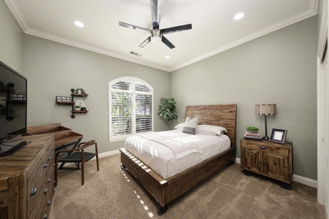 Building Photo - 2510 Tiverton Dr