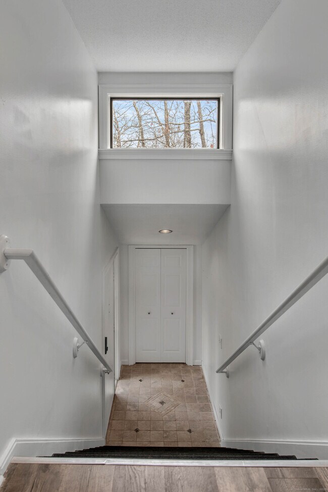 Building Photo - 7 Cottonwood Dr