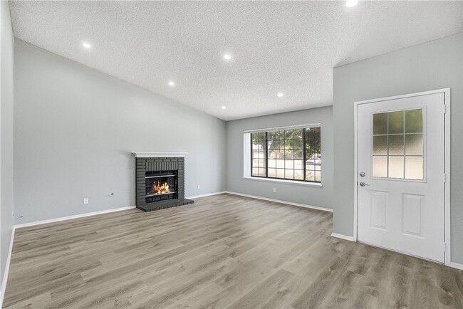 Building Photo - 1721 Viridan Ave