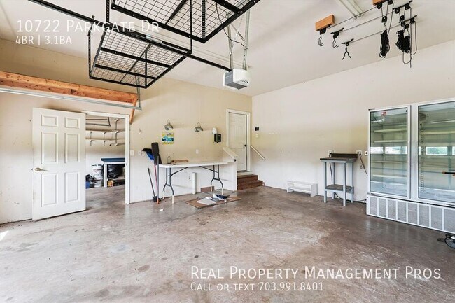 Building Photo - 10722 Parkgate Dr