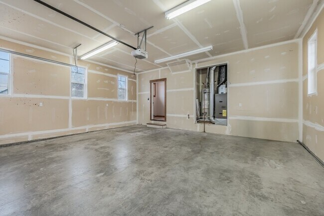 Building Photo - 100 Rebeccas Way