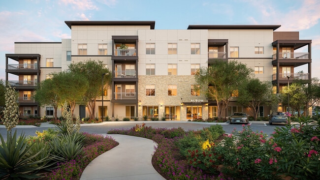 Building Photo - Album Surprise