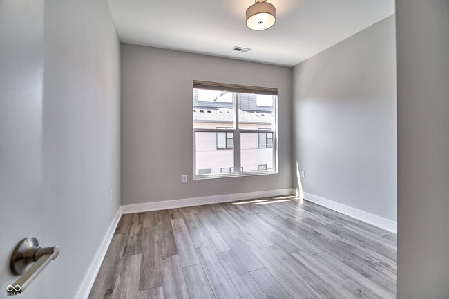 Building Photo - 1856 McQuat Pl