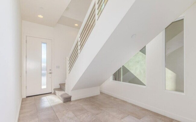 Building Photo - 6810 E Lyra Dr