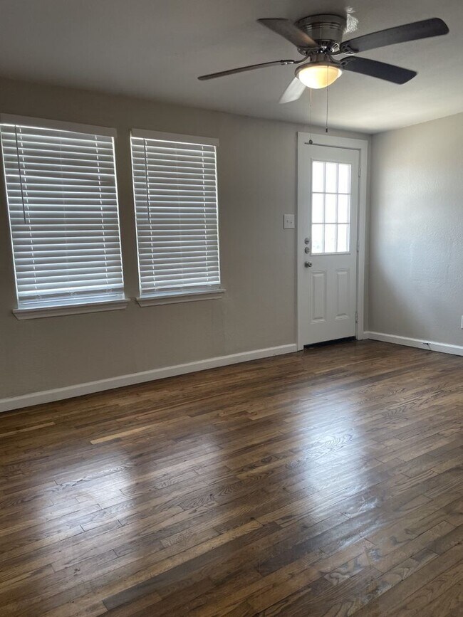 Building Photo - 50% Deposit! Updated 2BR w/ Granite Counters, Wood Floors & Prime Location Near Shopping